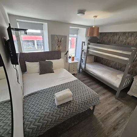 Apartman Stylish Centre Hideaway & Private Hot Tub