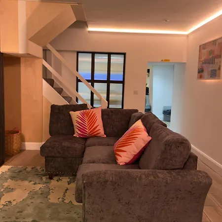 Stylish Centre Hideaway & Private Hot Tub Apartman Galway