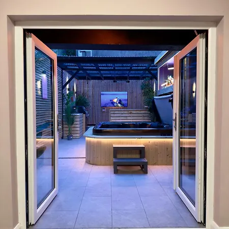Apartman Stylish Centre Hideaway & Private Hot Tub Galway